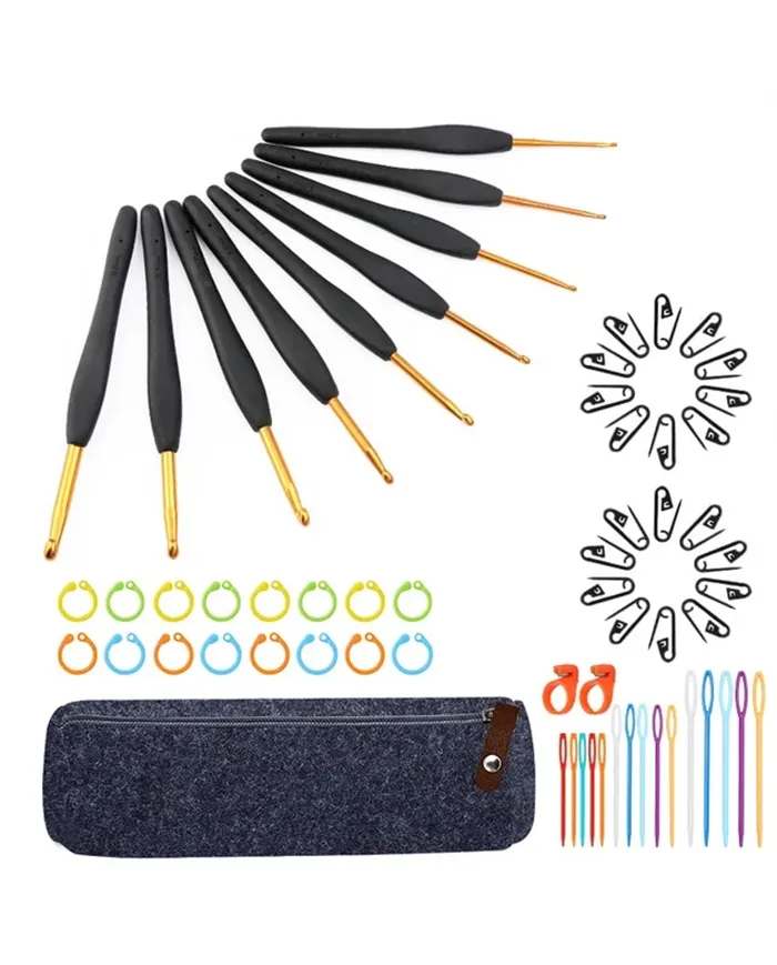 Набір чорних гачків та аксесуарів для в'язання у чохлі