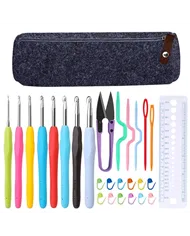 Набір гачків та аксесуарів для в'язання у чорному чохлі