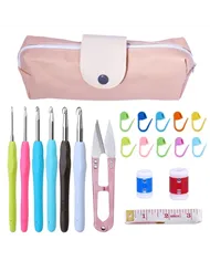 Набір гачків та аксесуарів для в'язання у рожевому чохлі